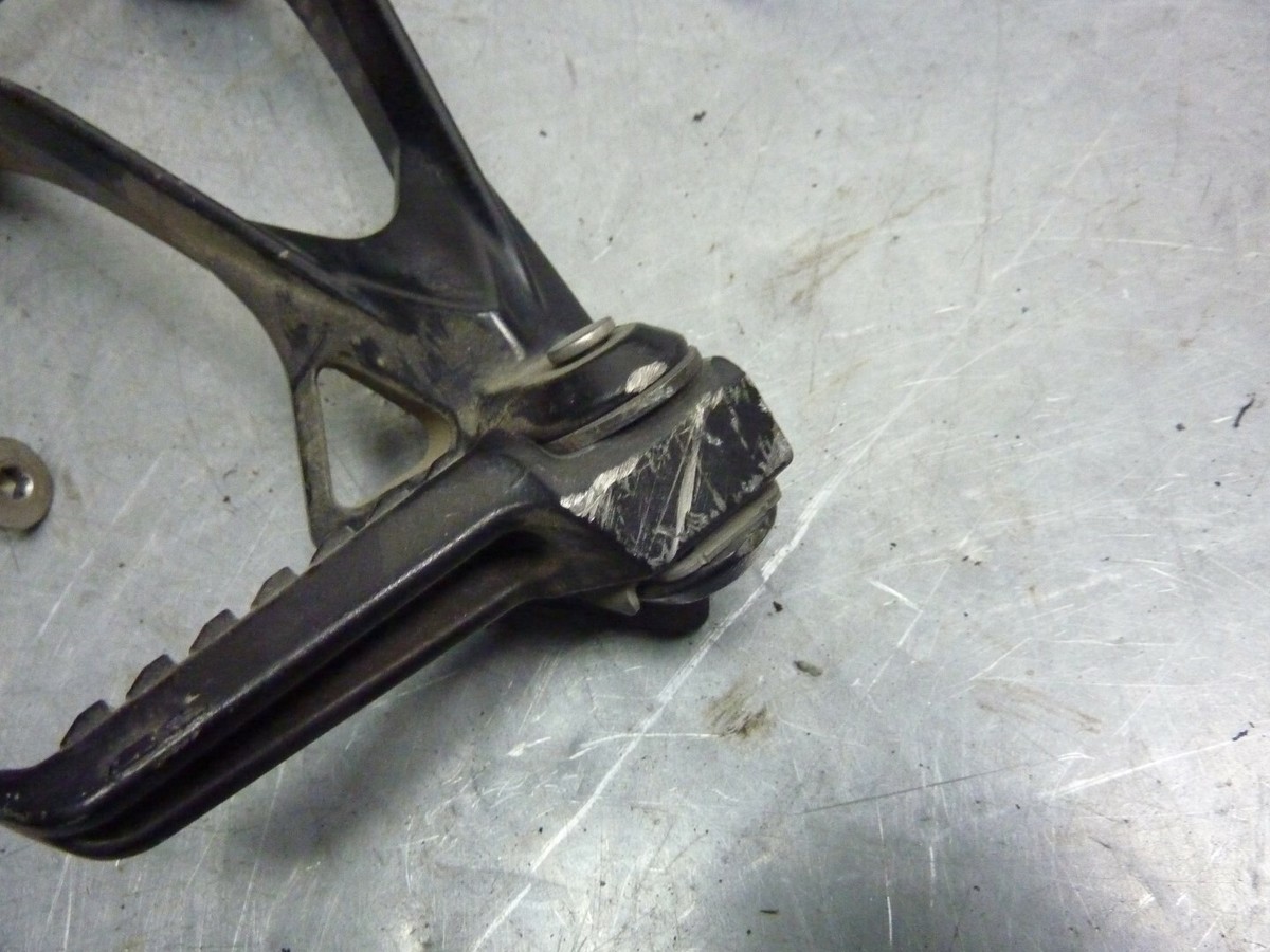 Passenger peg & bracket right 07-08 KAWASAKI NINJA ZX-6R ZX6 ZX 6
