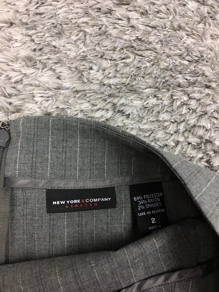 New York & Company 女式短裙 2 码灰色弹力条纹 — 第 4/4 张图片