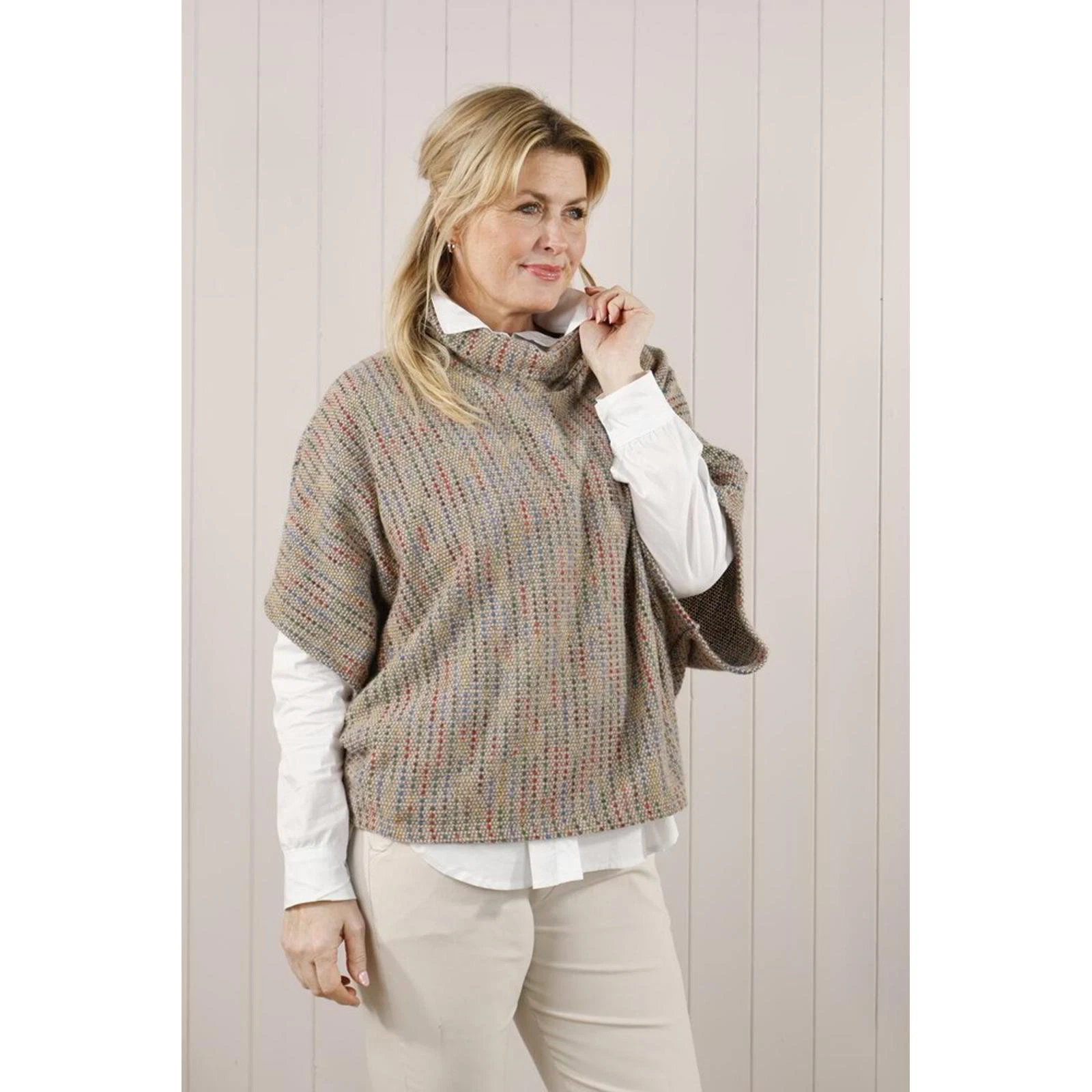 Goose Island rainbow fleck poncho Beige