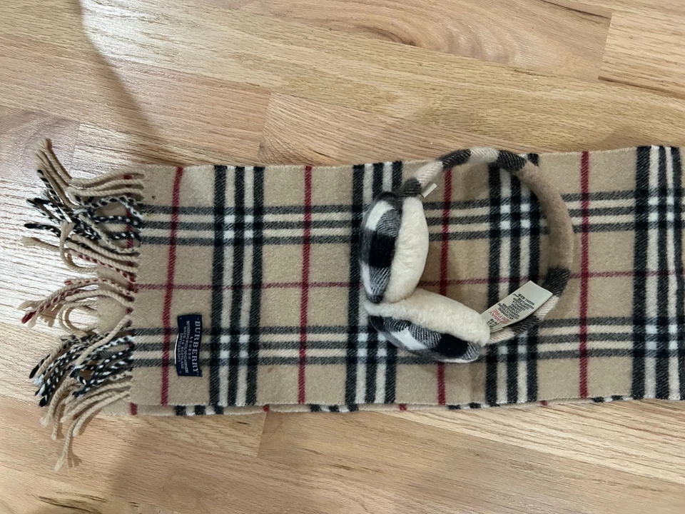 Orejeras y bufanda Burberry para niños Foto 3 de 3