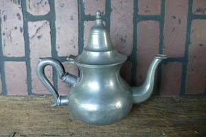 antique pewter teapot Les Etains du Manoir teapot No 16
