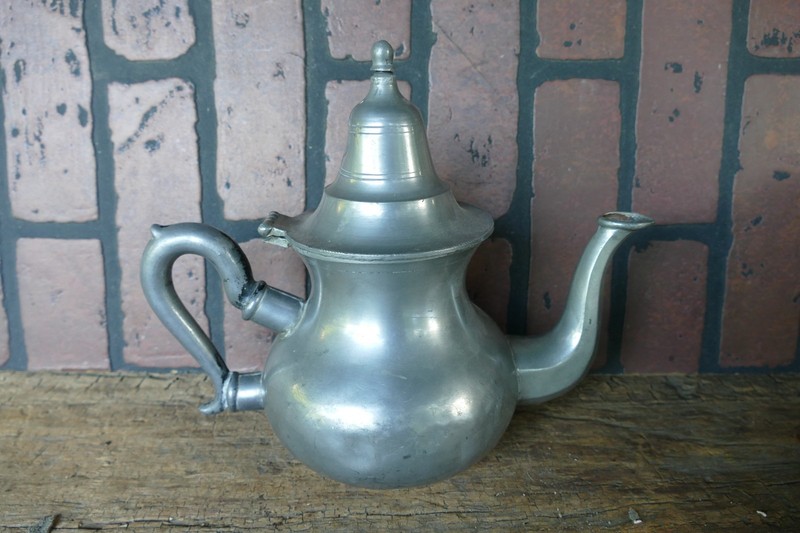 antique pewter teapot Les Etains du Manoir teapot No 16