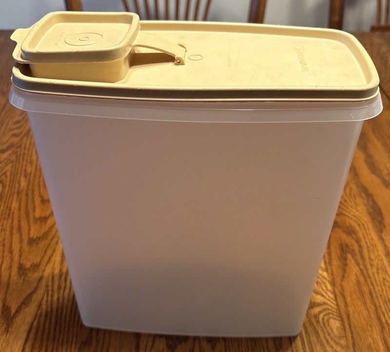 Tupperware #1588-3 20 Cup XL Cereal Keeper  Storage Container Sheer Base w/ Lid