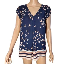 DR2  Navy Blue Blouse with Little Pink and White Birds V Neck Size M Medium