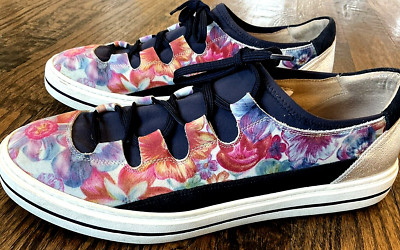Vaneli Sport Floral Lace Up Lether/Fabric Sneakers Women's Us Size 11 M