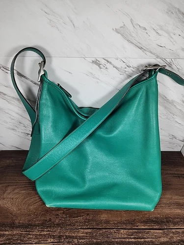 Borsone Coach 19889 MEDIUM Kelly Green Legacy con chiusura zip e dettaglio nappa