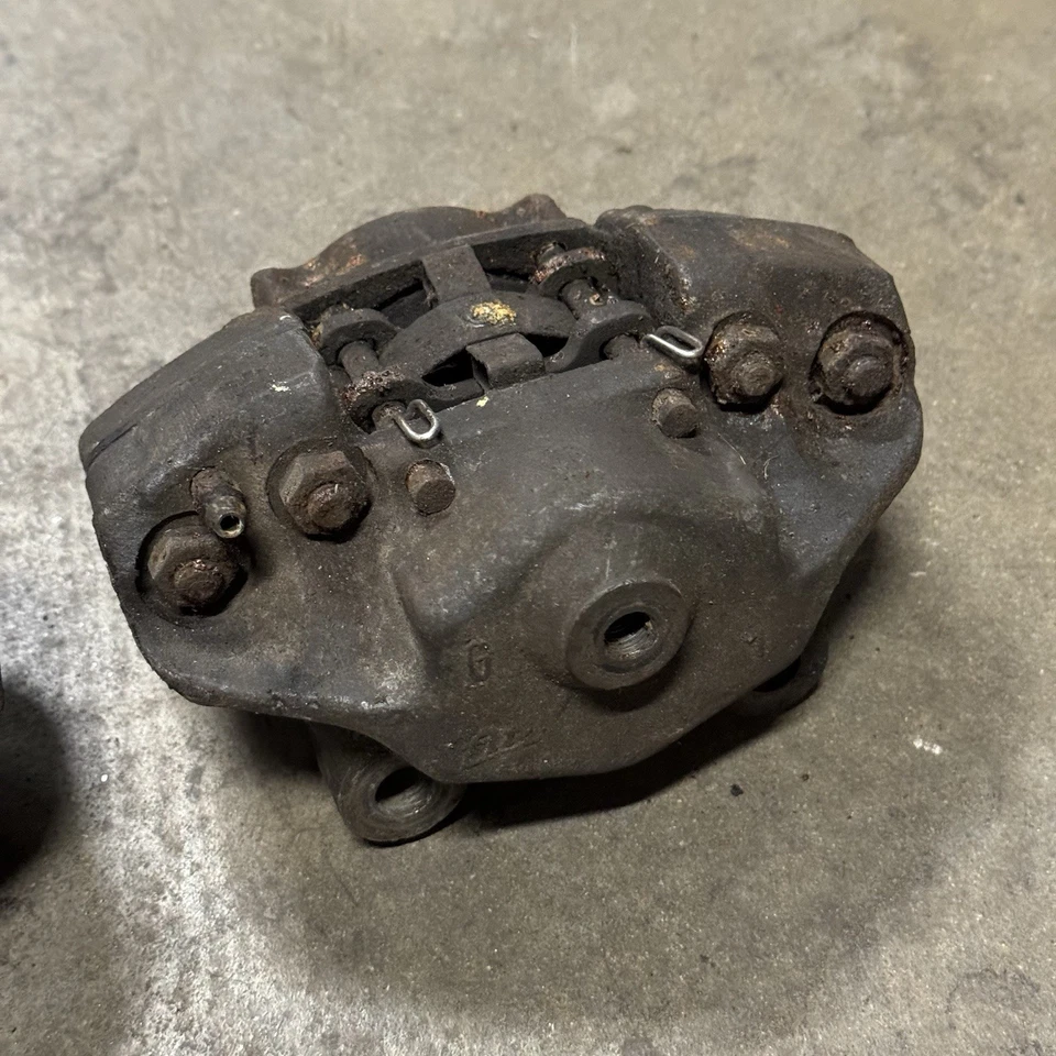 Par de pinzas de freno delanteras Porsche 911 T 912 ATE 1968-1973 rotor sin ventilación Foto 3 de 4