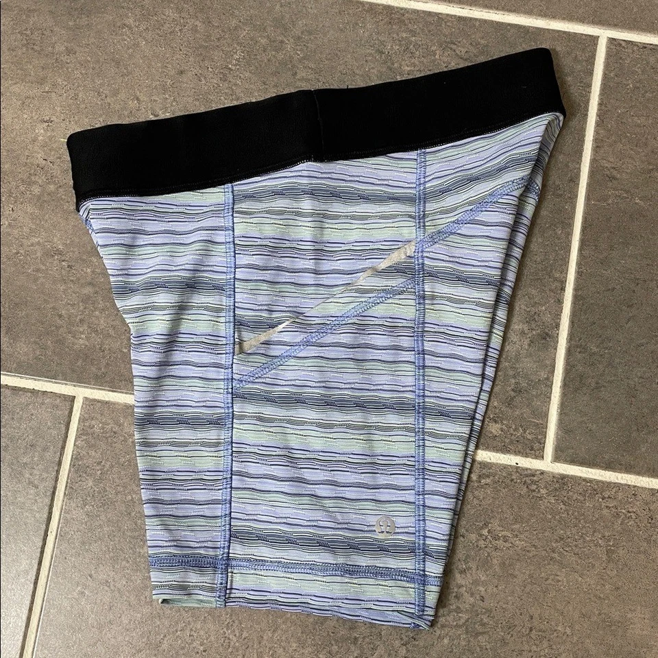 Lululemon What The Sport Short II in the Space Dye Twist Lullaby Ray size 6 - image 3 of 4