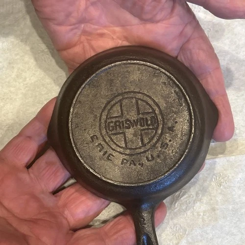 Rare Vintage Griswold Cast Iron No. 2 4 1/2 Inch Skillet Frying Pan