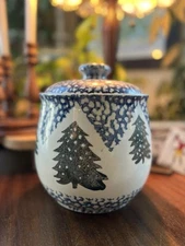 Tienshan Folk Craft Cabin in the Snow – Blue & White Christmas Tree Design 