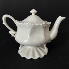 Vintage Peppertree Tabletops White Porcelain Teapot with Ruffled Base & Lid