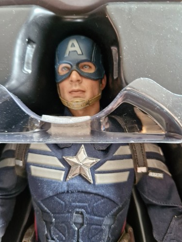 Hot Toys 1/6 scale action figure Marvel Captain America Winter Soldier MMS242 - Picture 6 of 8