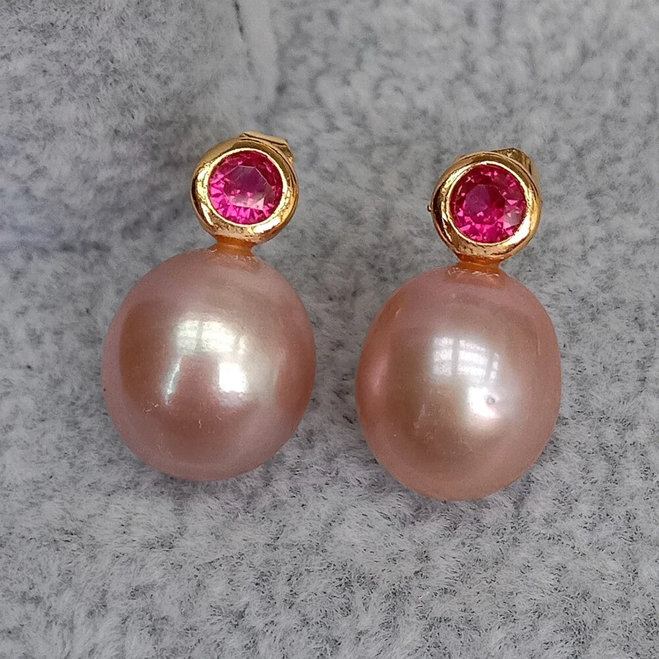 Aretes pavé de diamantes de imitación fucsia de perlas moradas cultivadas de agua dulce Foto 2 de 4