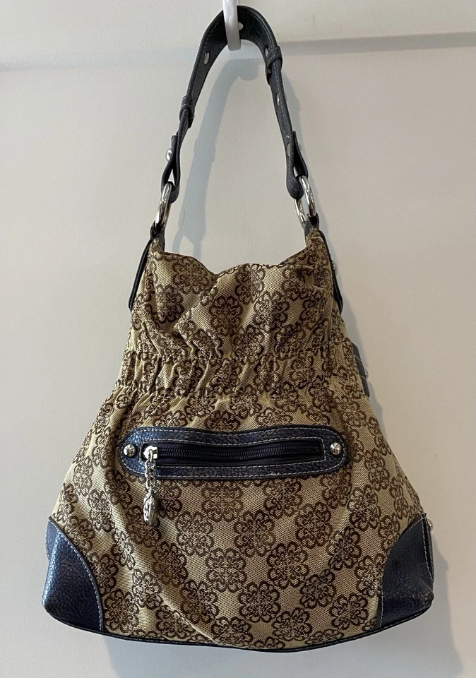 Bolso de Mano Kathy Van Zeeland Logo Cartera Bronceado Azul Marino Plata Acentos Corazón Dije Foto 3 de 4