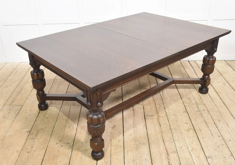 Oak extending dining table by Maple and Co - Image 2 of 4
