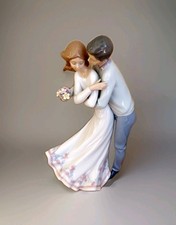 Lladro 21 NDC Daisa 1999 Loves Embrace Couple Porcelain Figurine Spain
