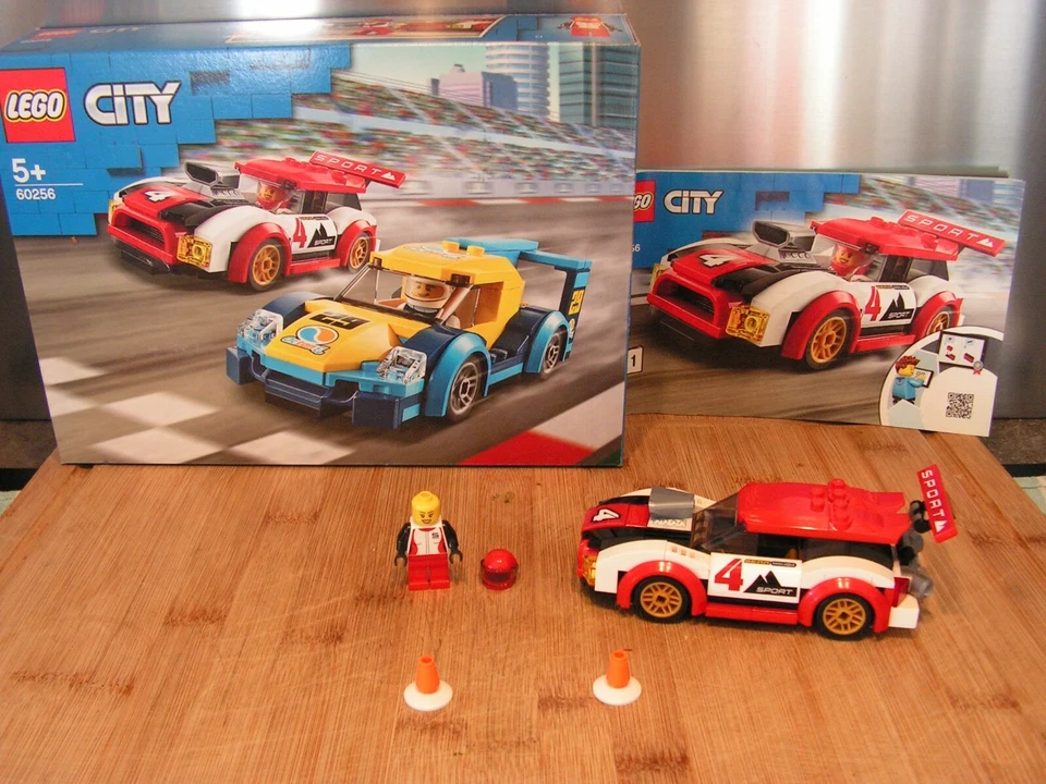 LEGO City 60256 Racing Cars, photo 1 sur 2