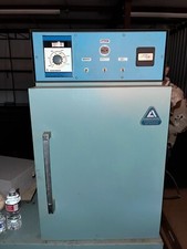 Associated Environmental Systems BK-1100 Climate Control Chamber only 138 hours