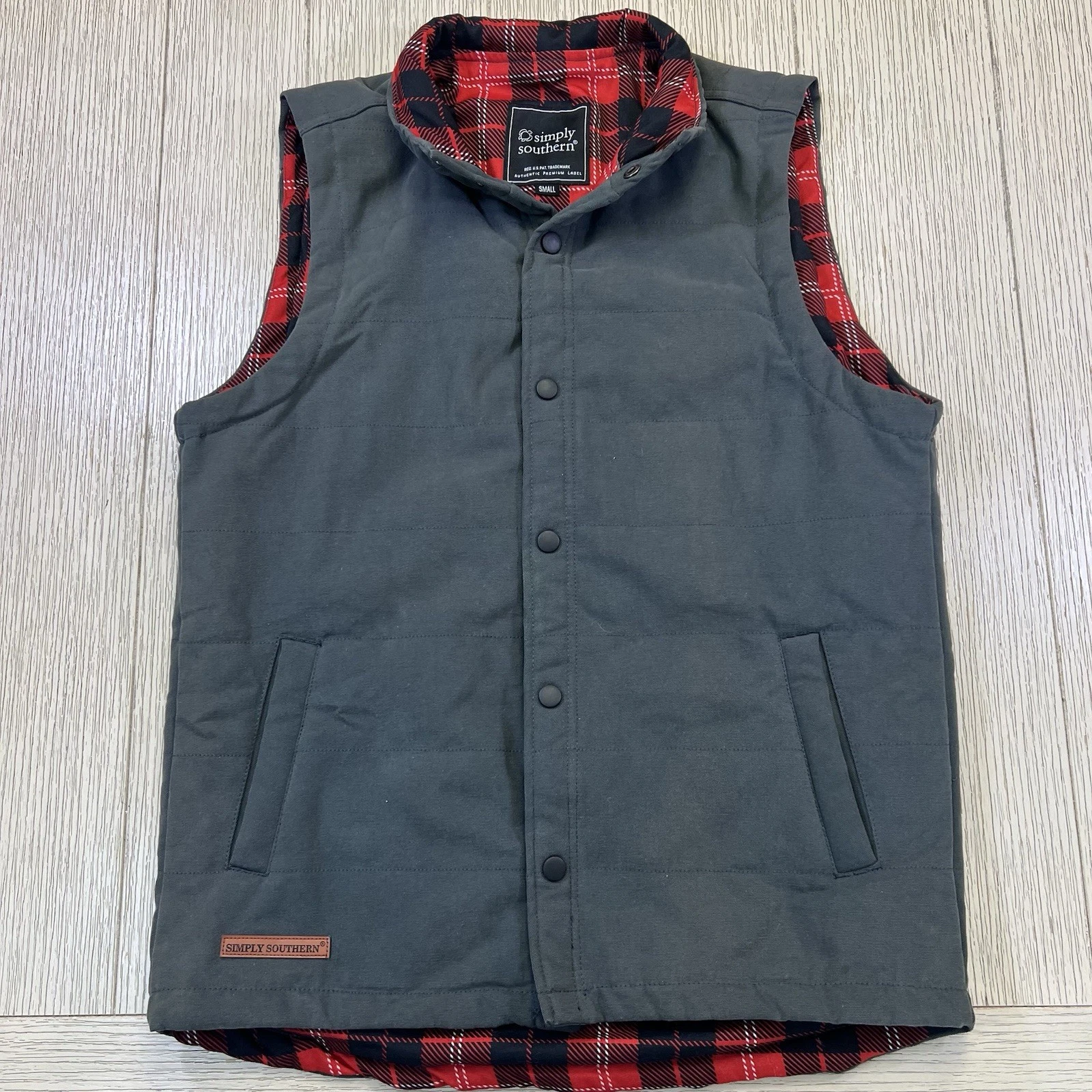 Simply Southern Men's Small Gray Red Plaid Quilted Snap Front Vest w/Pockets