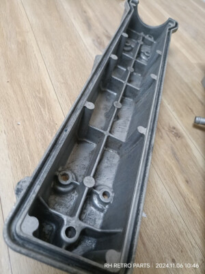 Toyota Corolla 4AGE 16V Twin Cam 1600 Valve Cover Genuine (Wet