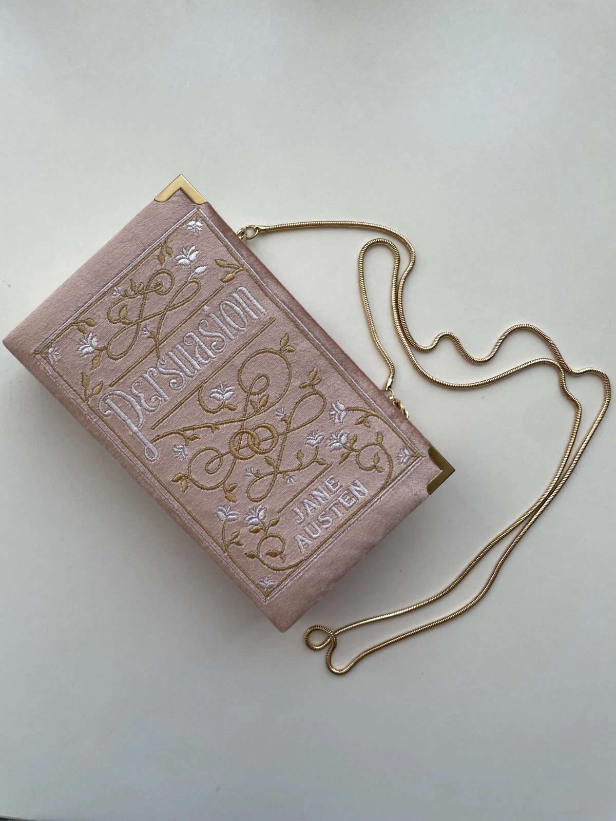 Pochetta libro ricamato fatta a mano Jane Eyre ispirata a Kate Spade