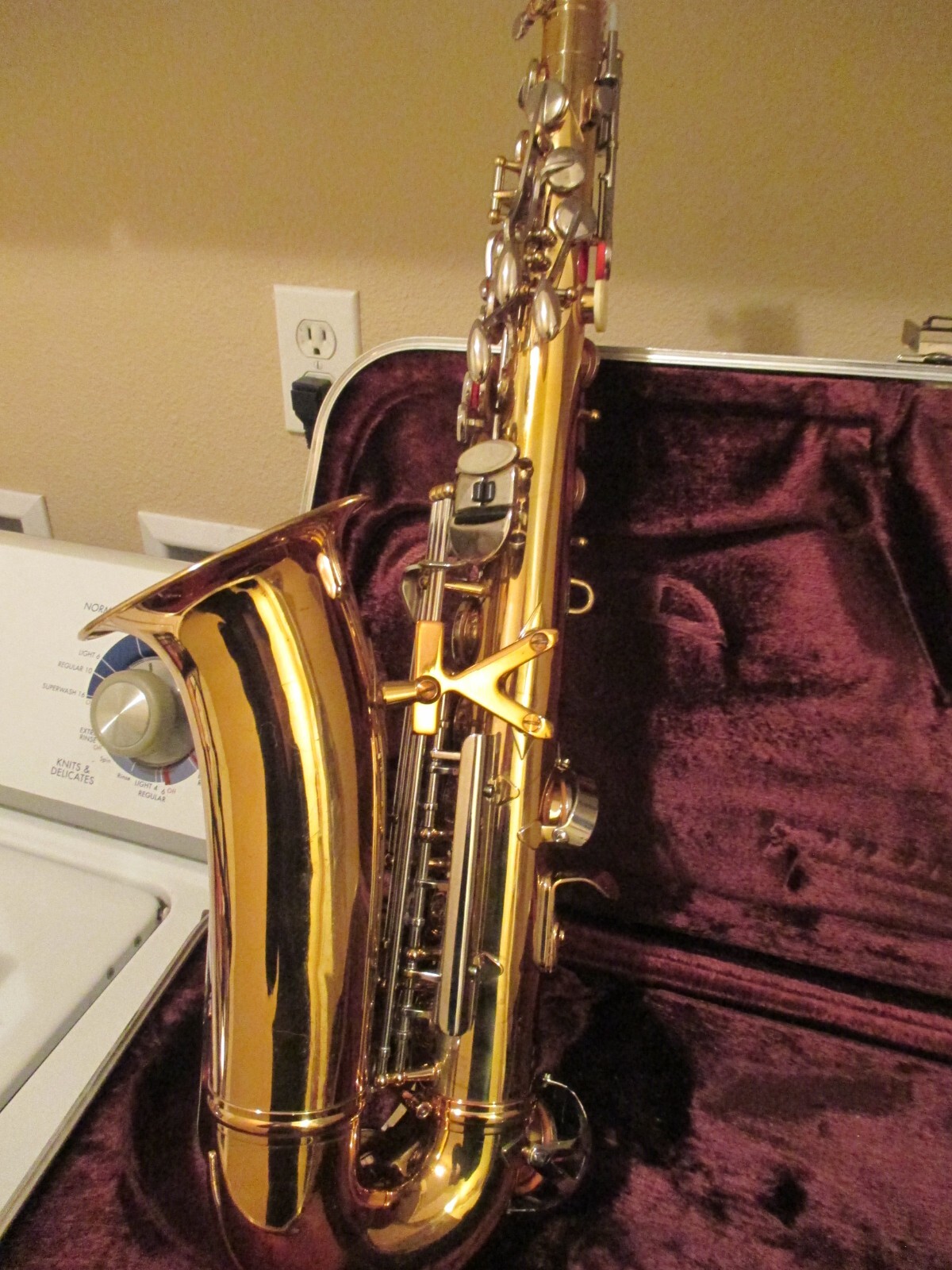 Vintage KING 660 Alto Saxophone with Hard Case, Strap and Mouthpiece