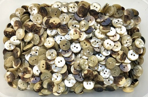 Buttons 15mm 24L Light Cream Brown Shell Effect Pearlescent 2 Hole Polished Z109 - Picture 22 of 24