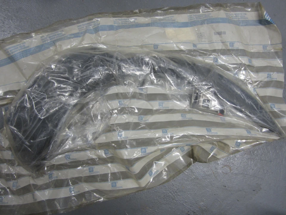 97-05 Pontiac Trans Sport Montana LH Wheel Opening Moulding OEM 12453315 - Image 2 of 3