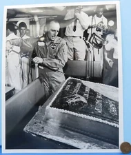 NASA PRESS PHOTO '65 vtg GEMINI V  / Conrad / Duke / Astronauts / Celebrate CAKE