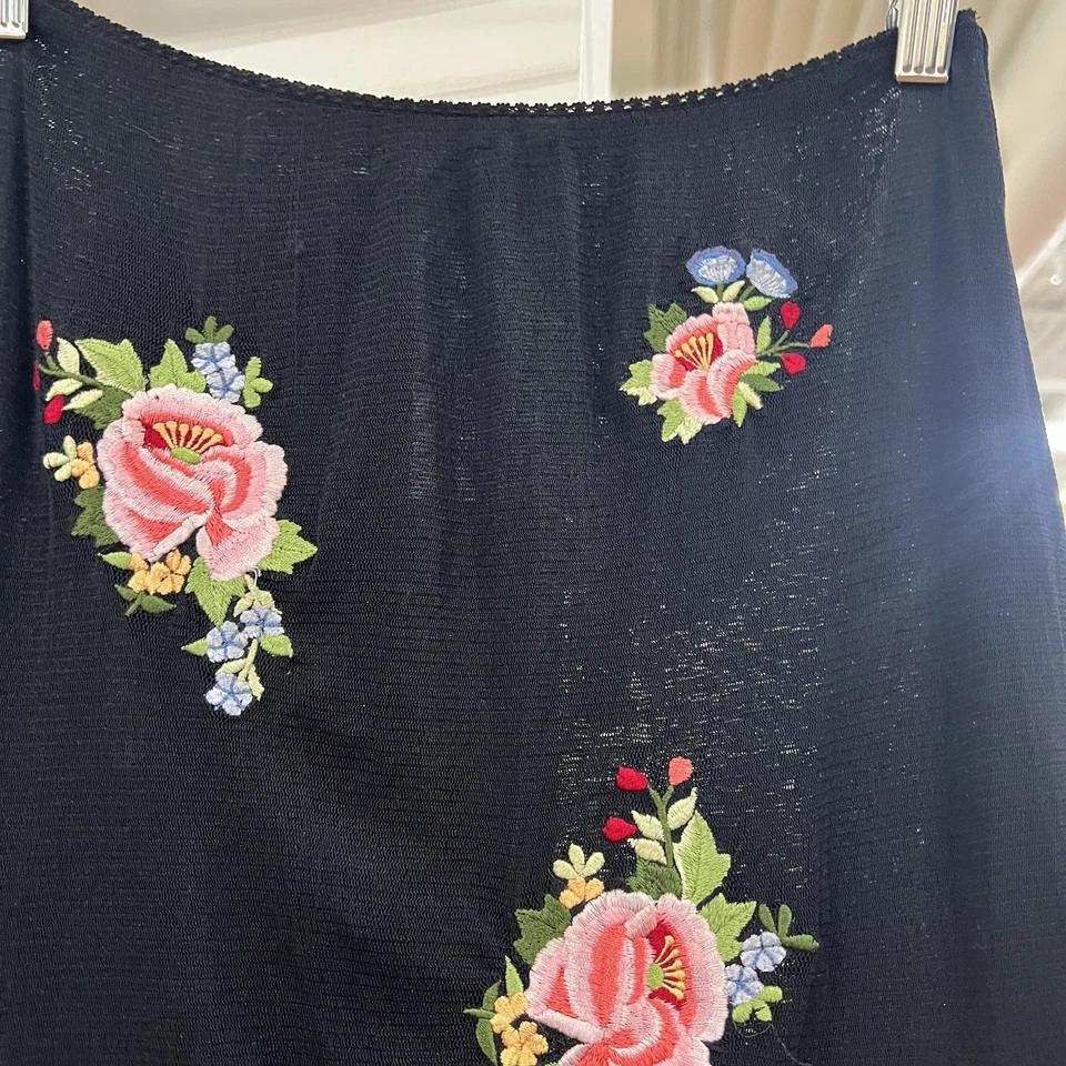 VIVIENNETAM 花朵刺绣网纱裙,尺寸 2 — 第 4/4 张图片