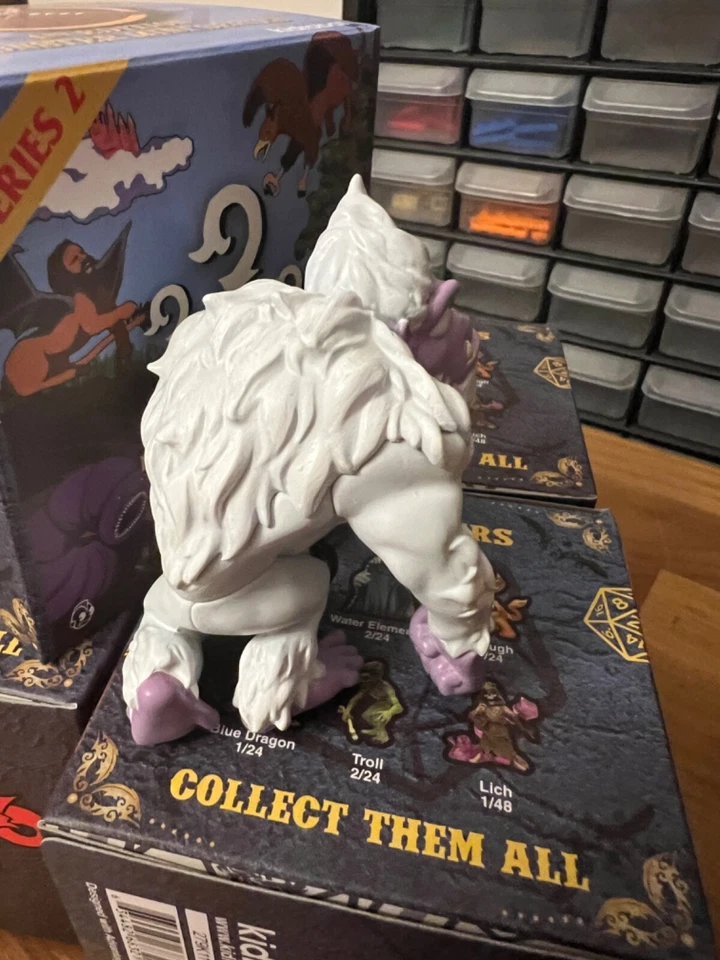 Kidrobot Dungeons & Dragons Serie 2 - YETI - 3 en 24 - Vinilo Foto 2 de 4