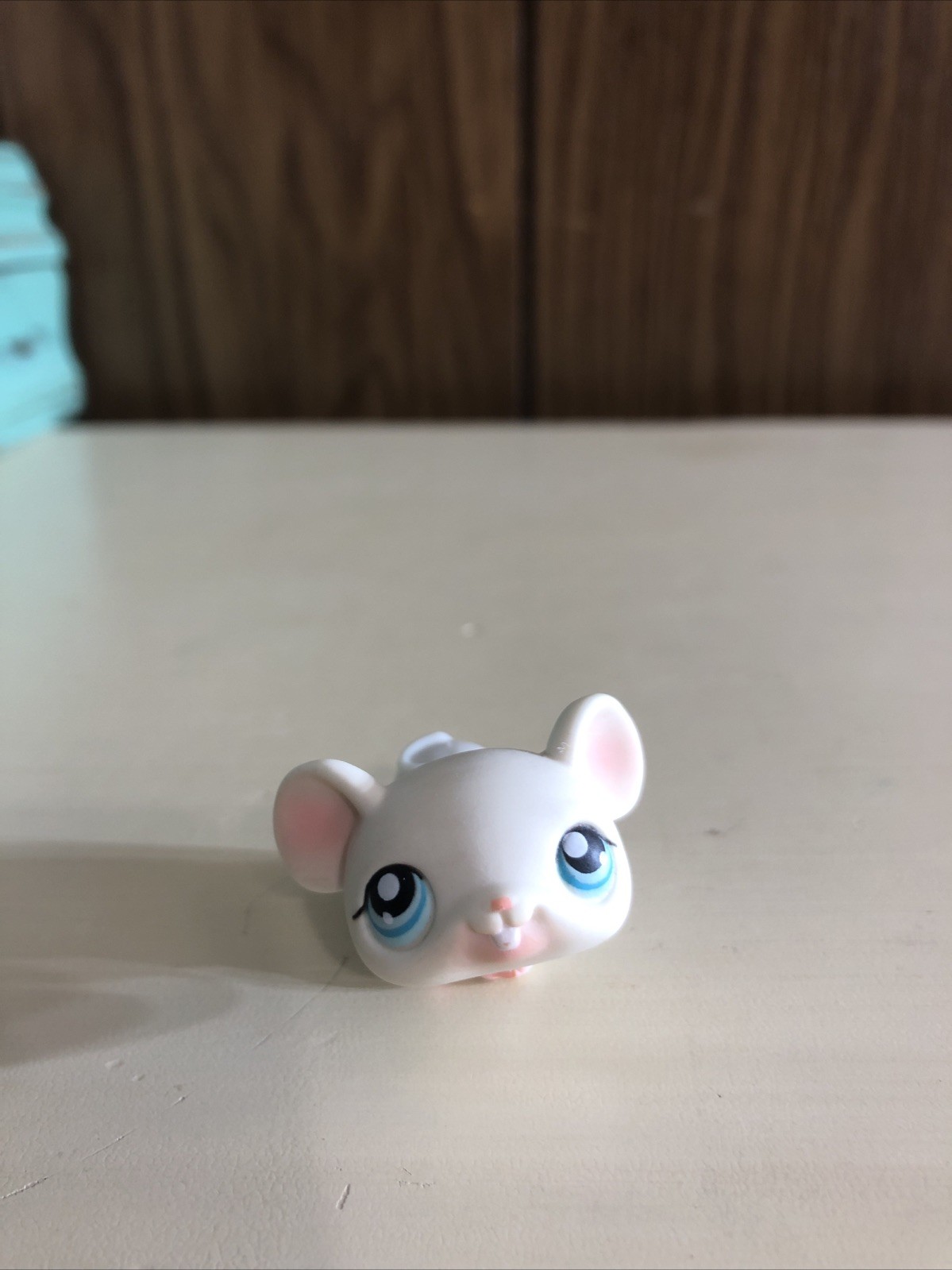 2004 LPS Littlest Pet Shop #41 White Mouse Blue Eyes Magnet