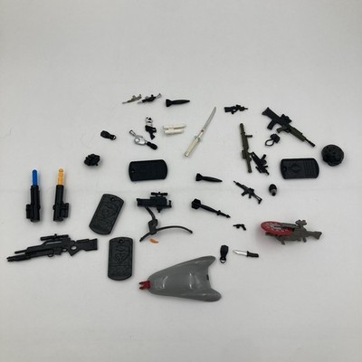 GI Joe Action Figuren Waffen Zubehör Konvolut Waffen Schwerter Schilde gemischte Teile