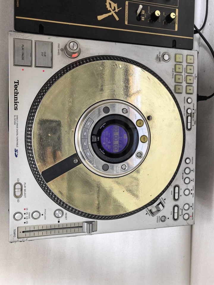 Technics SL-DZ1200 CDJ Pair w/SH-EX1200 Mixer Gold Edition Tested DJ Set Working - Image 3 of 4