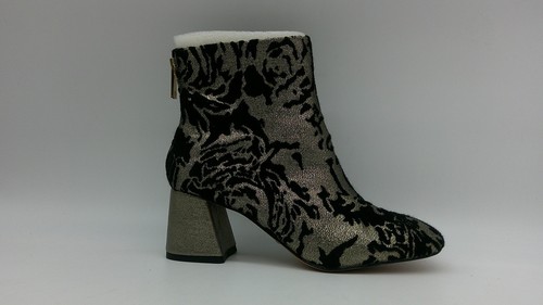 Nanette Lepore Rose Pewter Black Floral Fabric Ankle Boots Size 6 M Block Heels - Picture 2 of 10