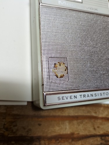 1960's Magnavox All Transistor Portable Radio Model 2-AM-70 W/Box JRR23 - Picture 5 of 16