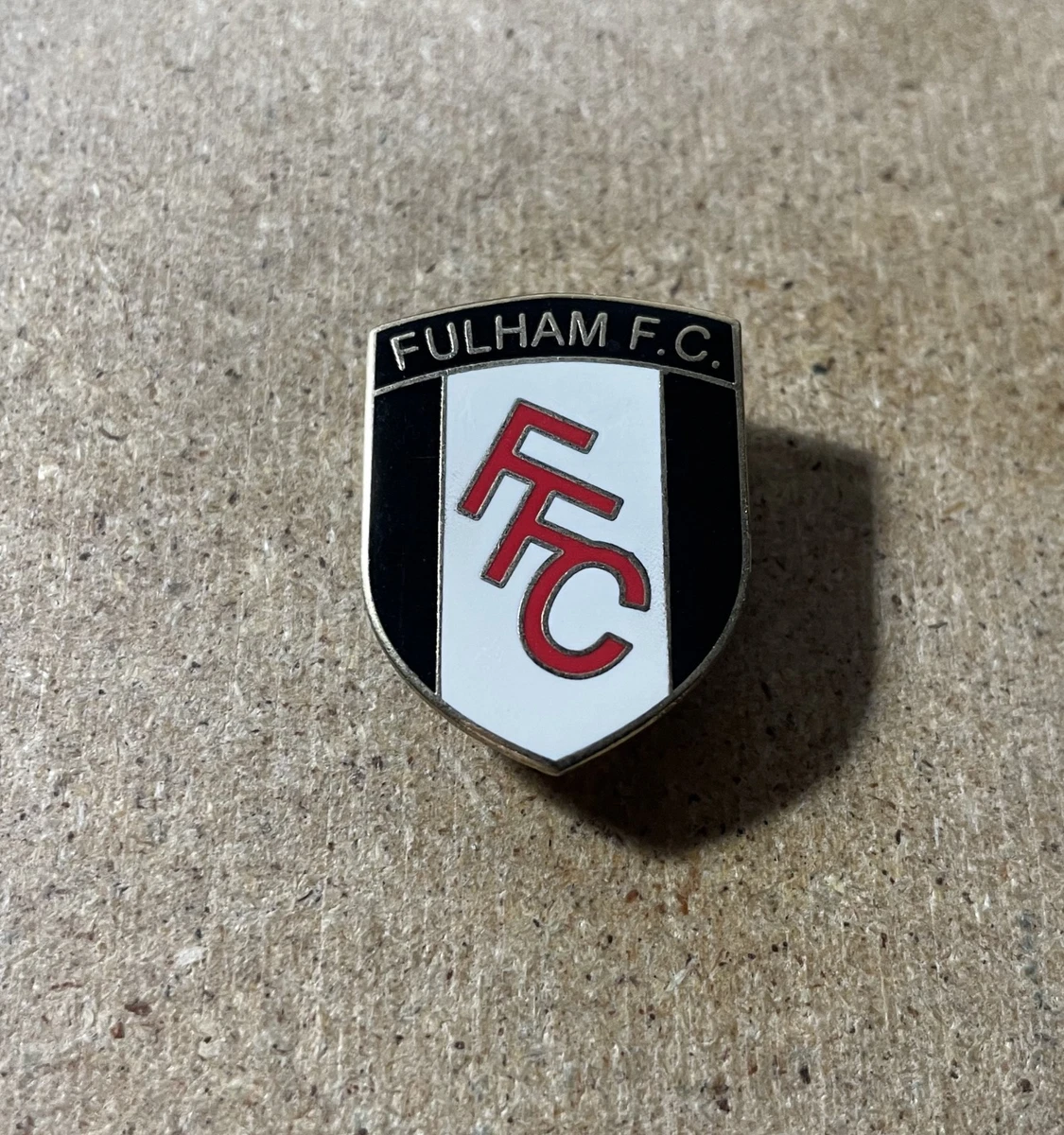 Pin's Officiel Fulham FC - Insigne De Football En Boîte - Collection