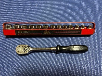Snap-on F726B 3/8  Drive Ratchet and MAC Tool Standard Socket Set [Used]