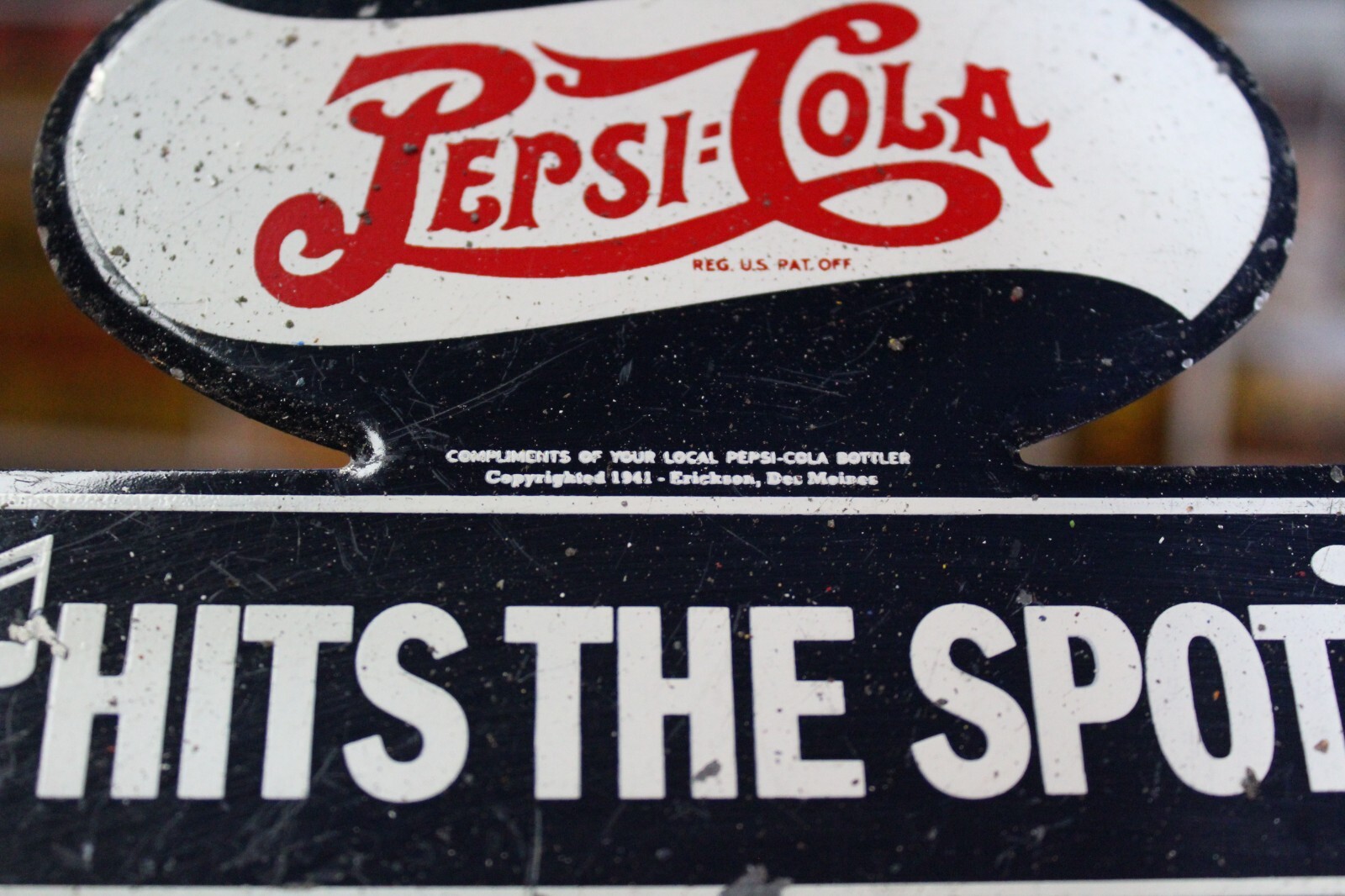 RARE 1950s PEPSI COLA HITS THE SPOT STAMPED PAINTED PLATE TOPPER METAL