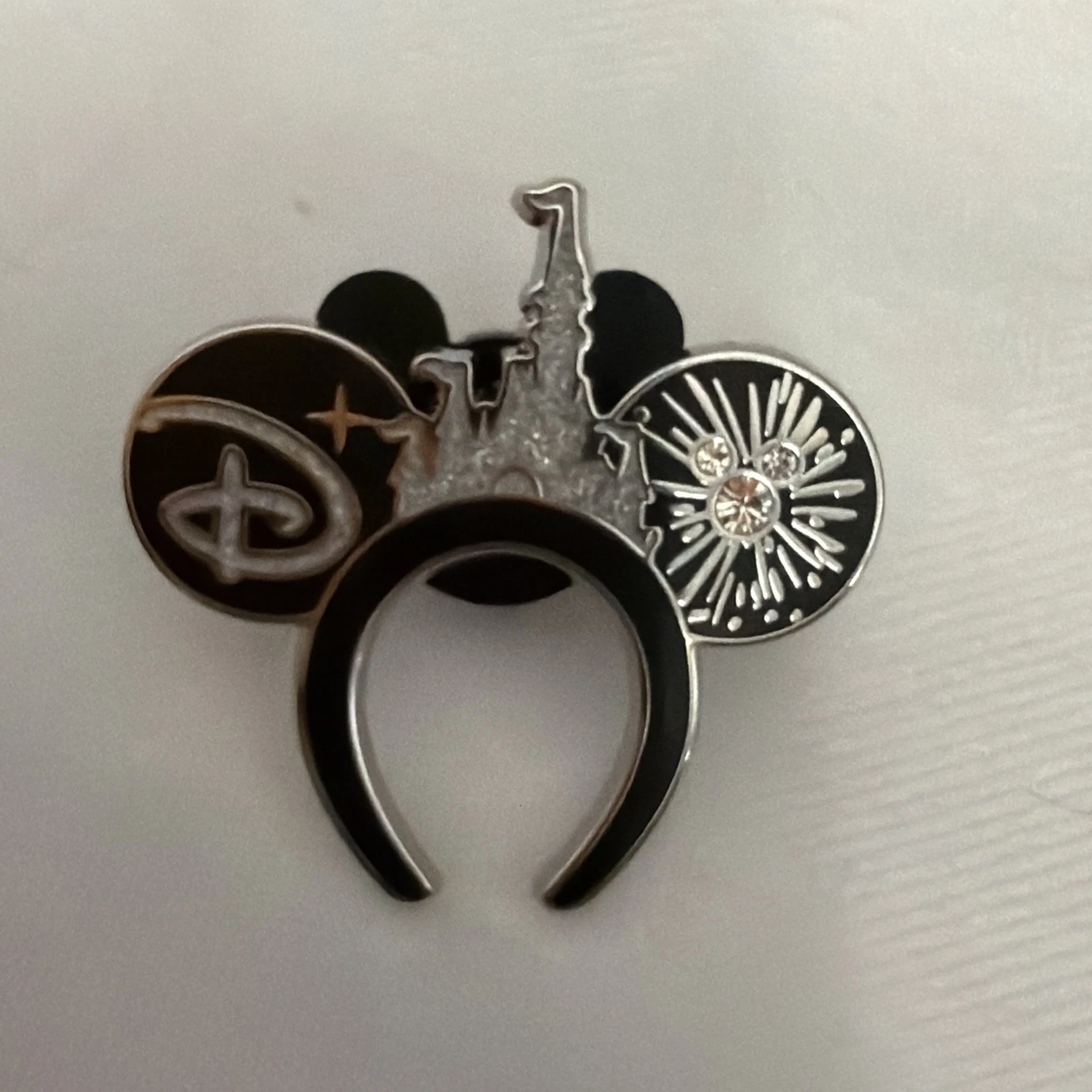 Super Chaser 2025 WDW Hidden Mickey Disney World Wave A Castle Ear Headband Pin