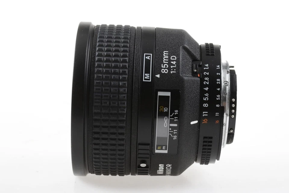 NIKON AF Nikkor 85mm f/1,4  - SNr: 444347 - Bild 2 von 4