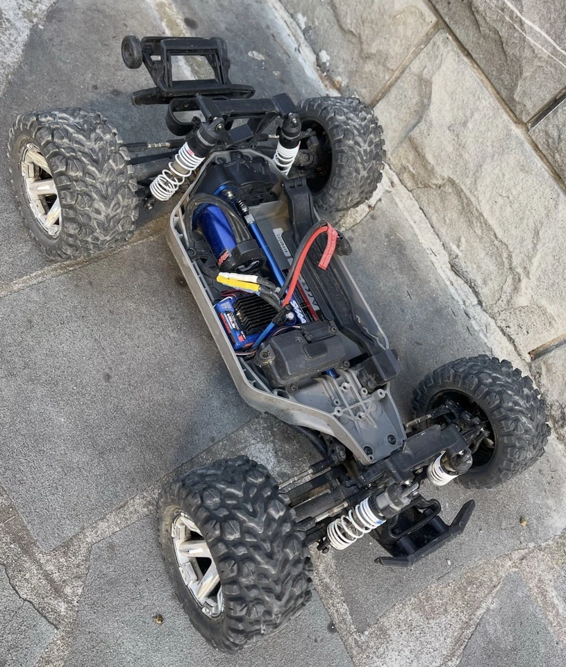 Traxxas Rustler 4x4 VXL Scala 1:10 - Immagine 4 di 4
