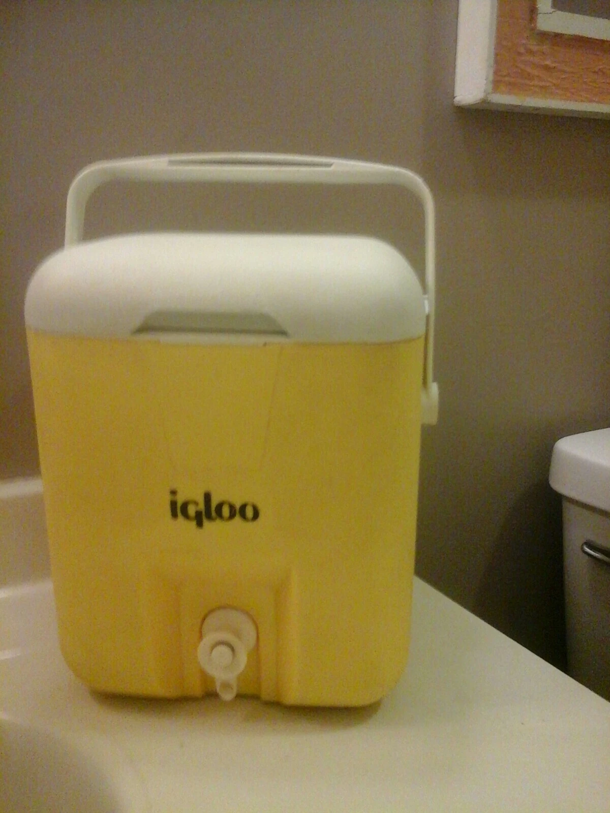 Vintage Igloo 1 Gallon Yellow Square Retro Beverage Cooler GC
