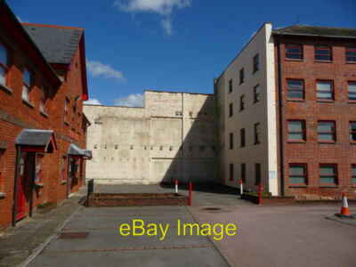 Foto 6x4 Romsey - Ehemalige Strongs Brauerei Die weiße Wand ist die einzige Rema c2011