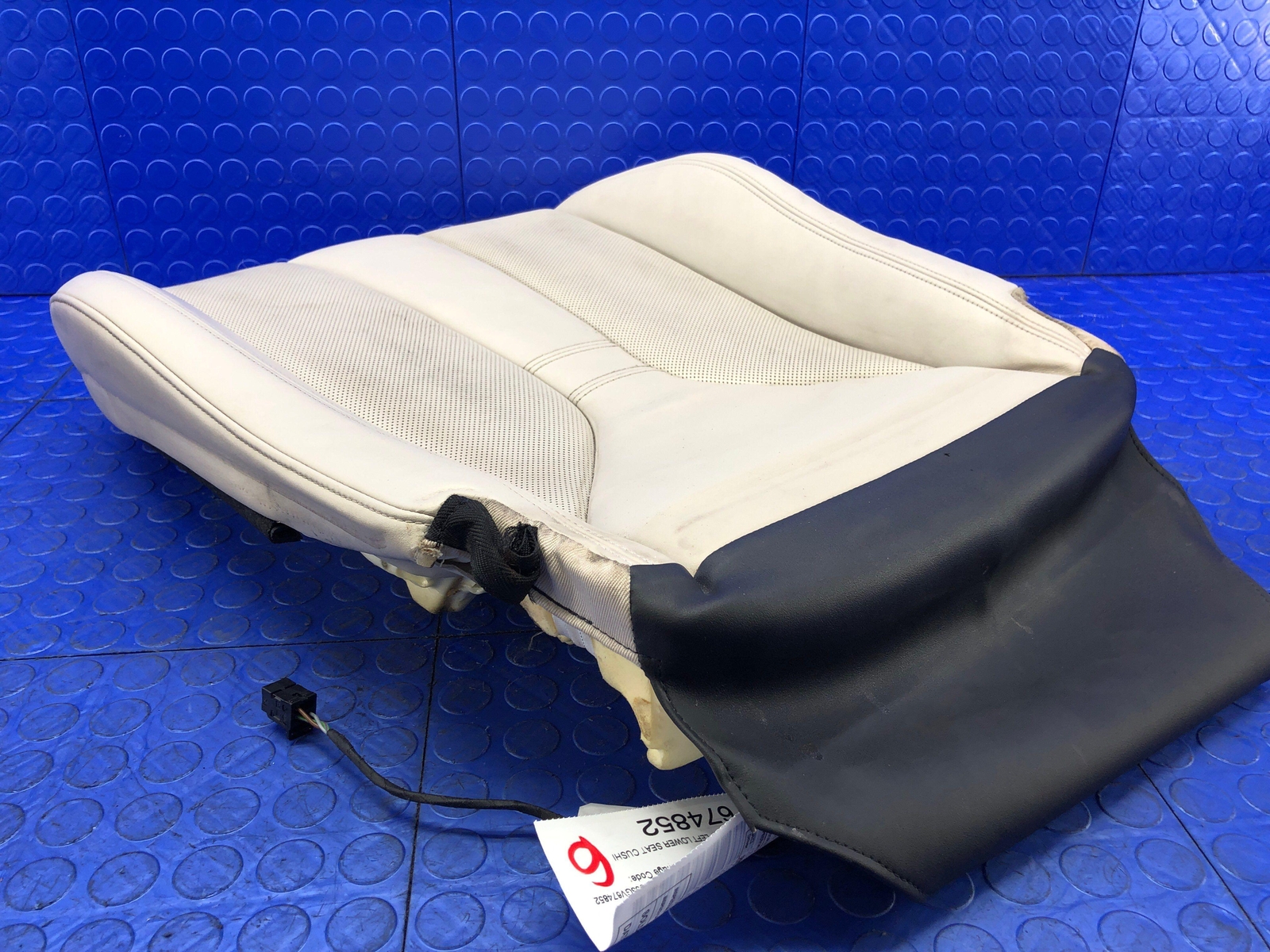 2014 2015 2016 2017 2018 2019 BMW I8 OEM FRONT LEFT LOWER SEAT CUSHION BEIGE