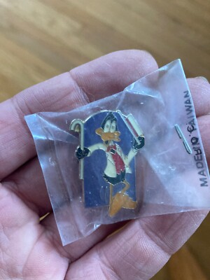 Vintage 1994 Daffy Duck Lapel Shirt Hat Push  Back Pin enamel new sealed cane