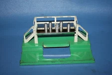 Lionel - 3462P Millk Car Platform & 5 Cans