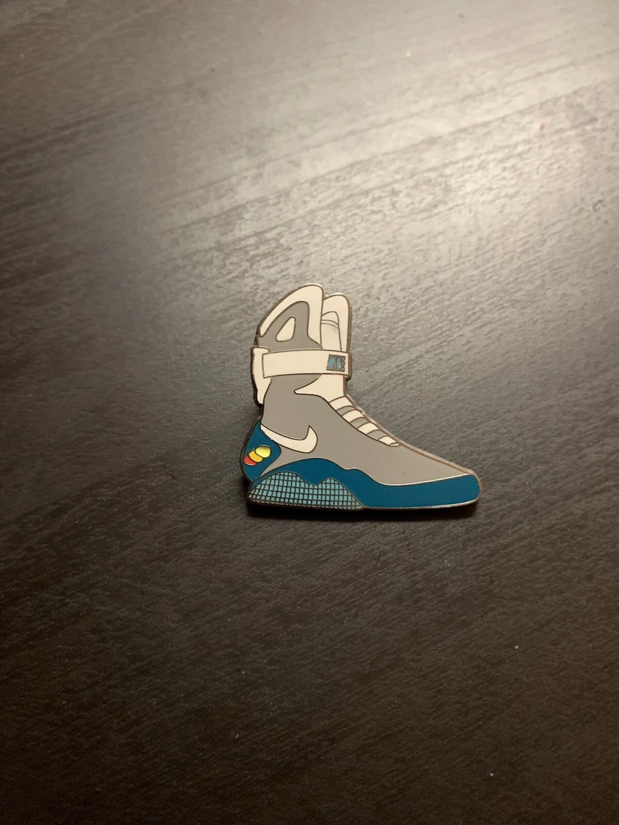 Mirar atrás subterraneo Laos 2011 Back To The Future Marty Mcfly Nike Air Mag The Future Is Now Pin |  eBay