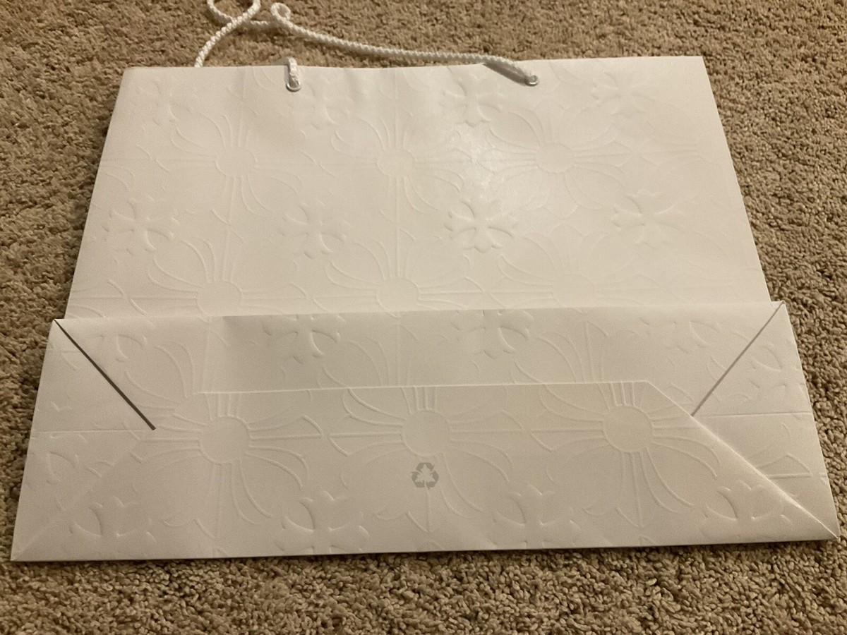 AUTHENTIC CHROME HEARTS LARGE WHITE HOLIDAY LIMITED PAPER AUTHENTIC CHROME HEARTS LARGE WHITE HOLIDAY LIMITED PAPER