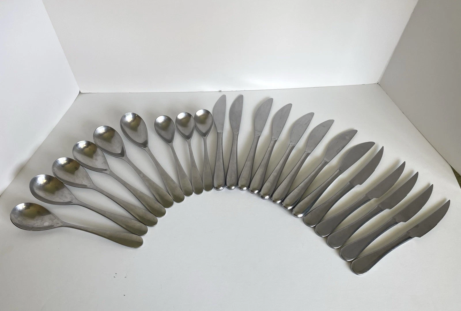 Pfaltzgraff SONYA 18/8 Stainless Silverware Flatware Spoons /Knives 22 PCs.
Opens in a new window or